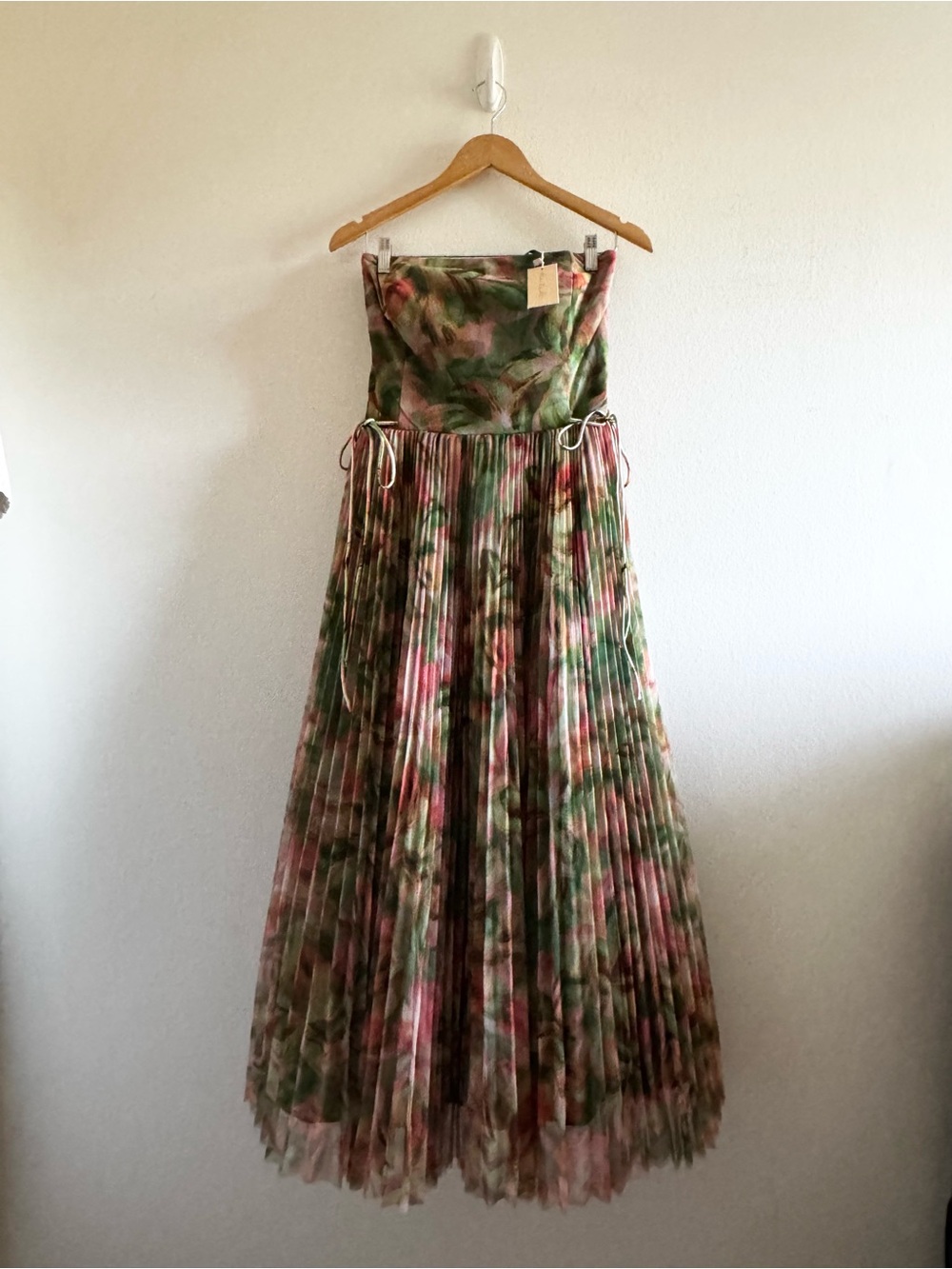 NWT Hutch Costella Floral Mesh Tulle Strapless Pleated Gown size 16W - Picture 6 of 12